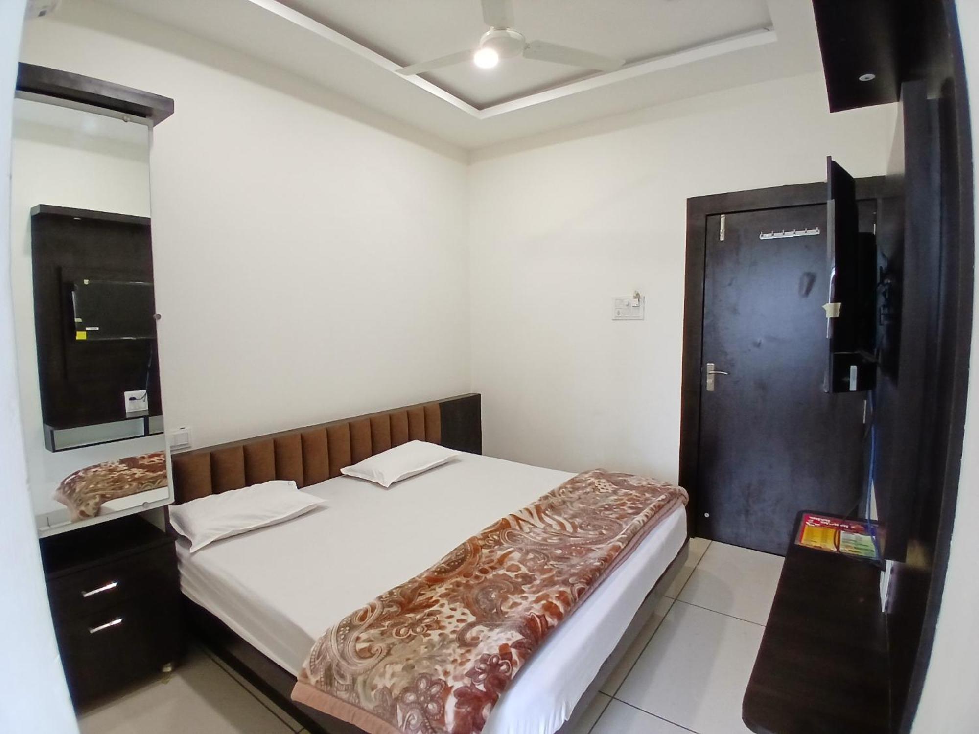Hotel Jyoti Shree Ujjain Zewnętrze zdjęcie