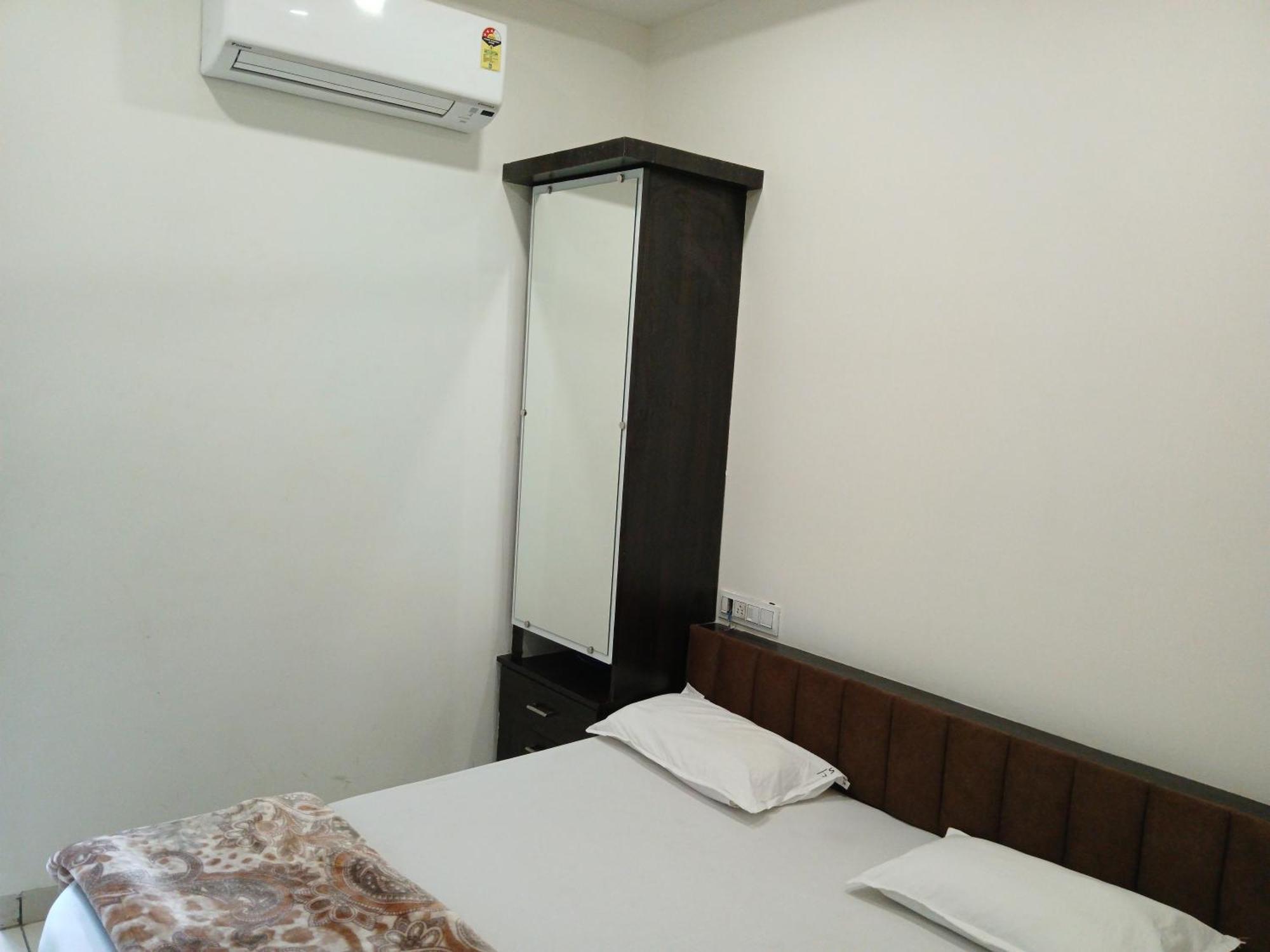 Hotel Jyoti Shree Ujjain Zewnętrze zdjęcie
