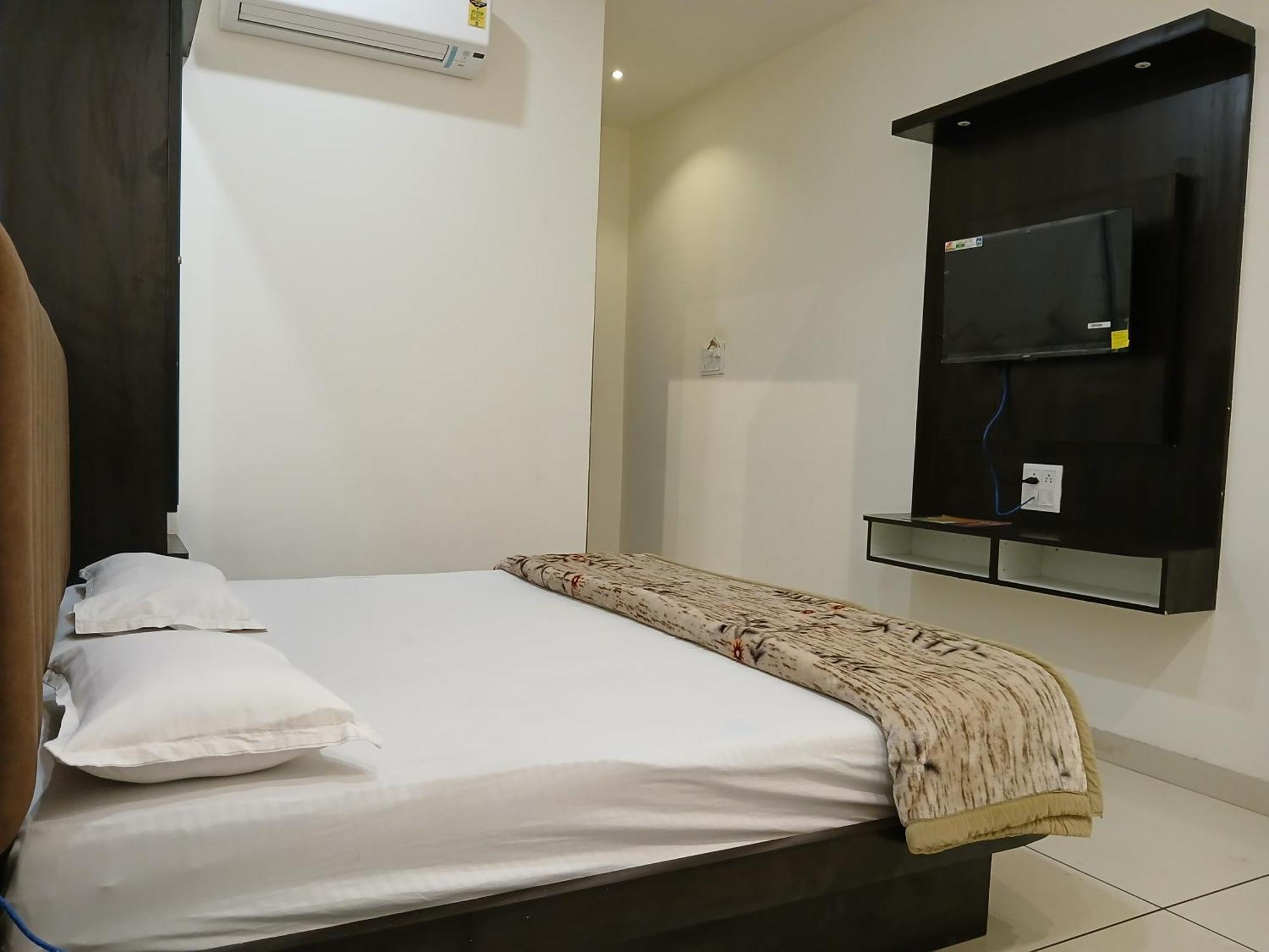 Hotel Jyoti Shree Ujjain Zewnętrze zdjęcie